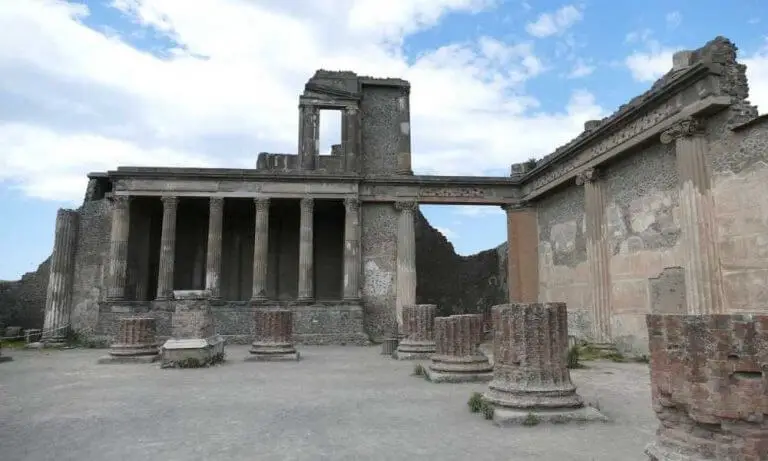 Tourist Attractions in Pompeii