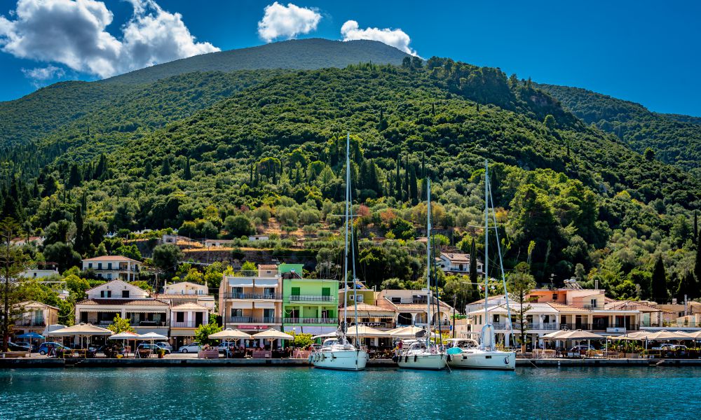 2. Sami
Sami is one of the main island's port towns and one of the most beautiful places to visit in Kefalonia. The harbor here has all the charm of an old-fashioned fishing village with brightly painted houses lining the waterfront. 
You can enjoy your time here by strolling along the waterfront and sipping a coffee from one of the many cafes. When you are done enjoying the views, make your way to the main street to visit the many shops and stores that line its narrow sidewalks. You can find anything from homemade clothes to souvenirs, all at a fantastic price.
And if you need a break from your busy day, take a walk around the small neighborhood streets to take in the atmosphere of the place. Do not forget to visit the old Venetian fort, which has great views out to sea.
In general, Sami is one of the top attractions in Kefalonia, mainly because of its wonderful harbor, colorful streets, and great cafes. It is one of the best places to visit if you are in the mood for some traditional Greek food and music.
